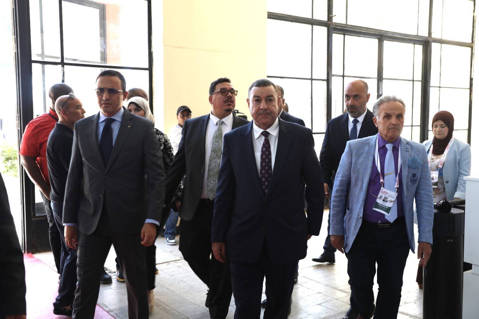 سعيود يتفقد أجنحة القطاع بمعرض التجارة البينية